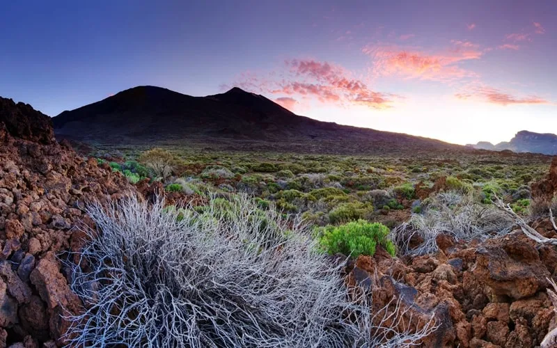 Teneriffa Küste mit schwarzen Sandstränden