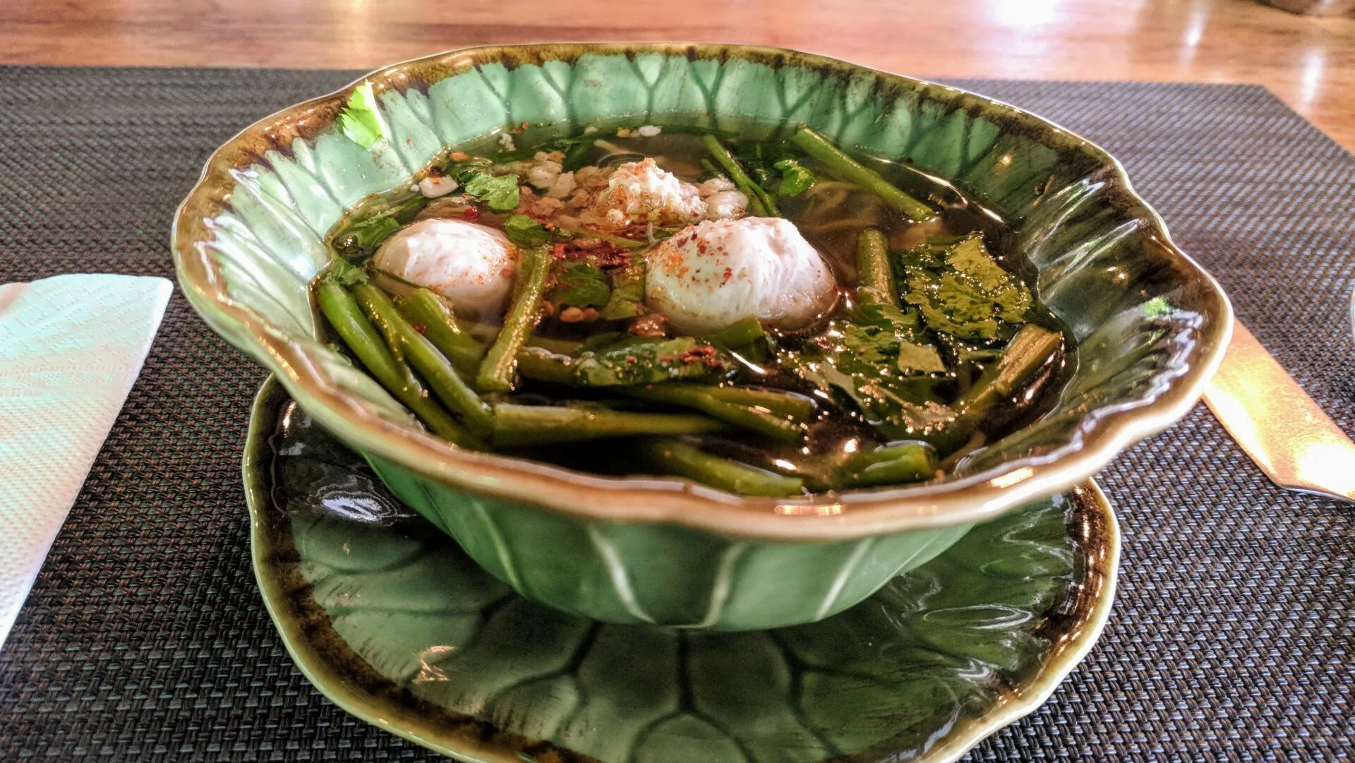 Thailändische Nudelsuppe Kuai Tiao im Fairhouse Villa Hotel