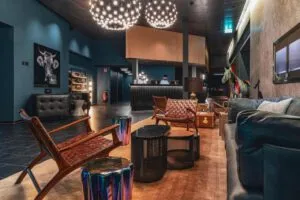 The HEY HOTEL in Interlaken mit modernem Design und zentraler Lage