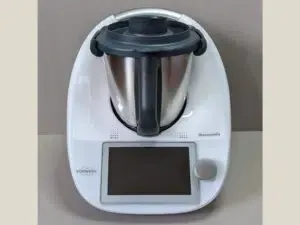 Thermomix TM6 beim Zubereiten eines Brotteiges