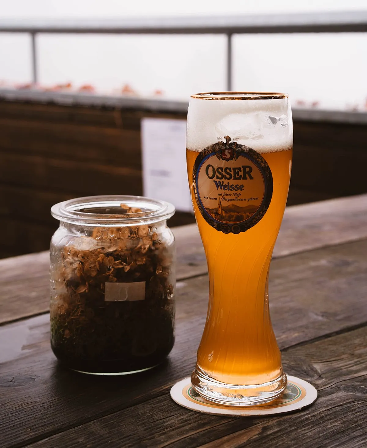 Traditionelles Weißbier auf der Terrasse der Kötztinger Hütte