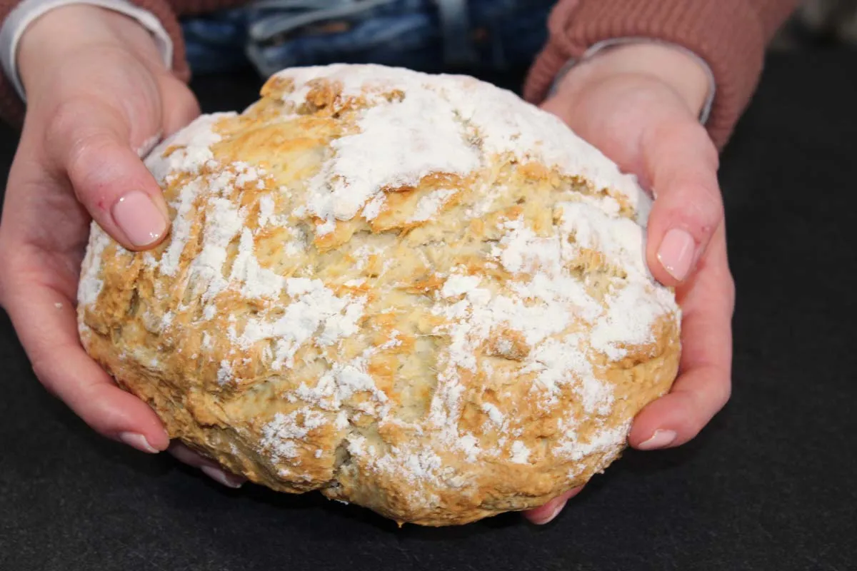 Trockene Zutaten für hefefreies Brot