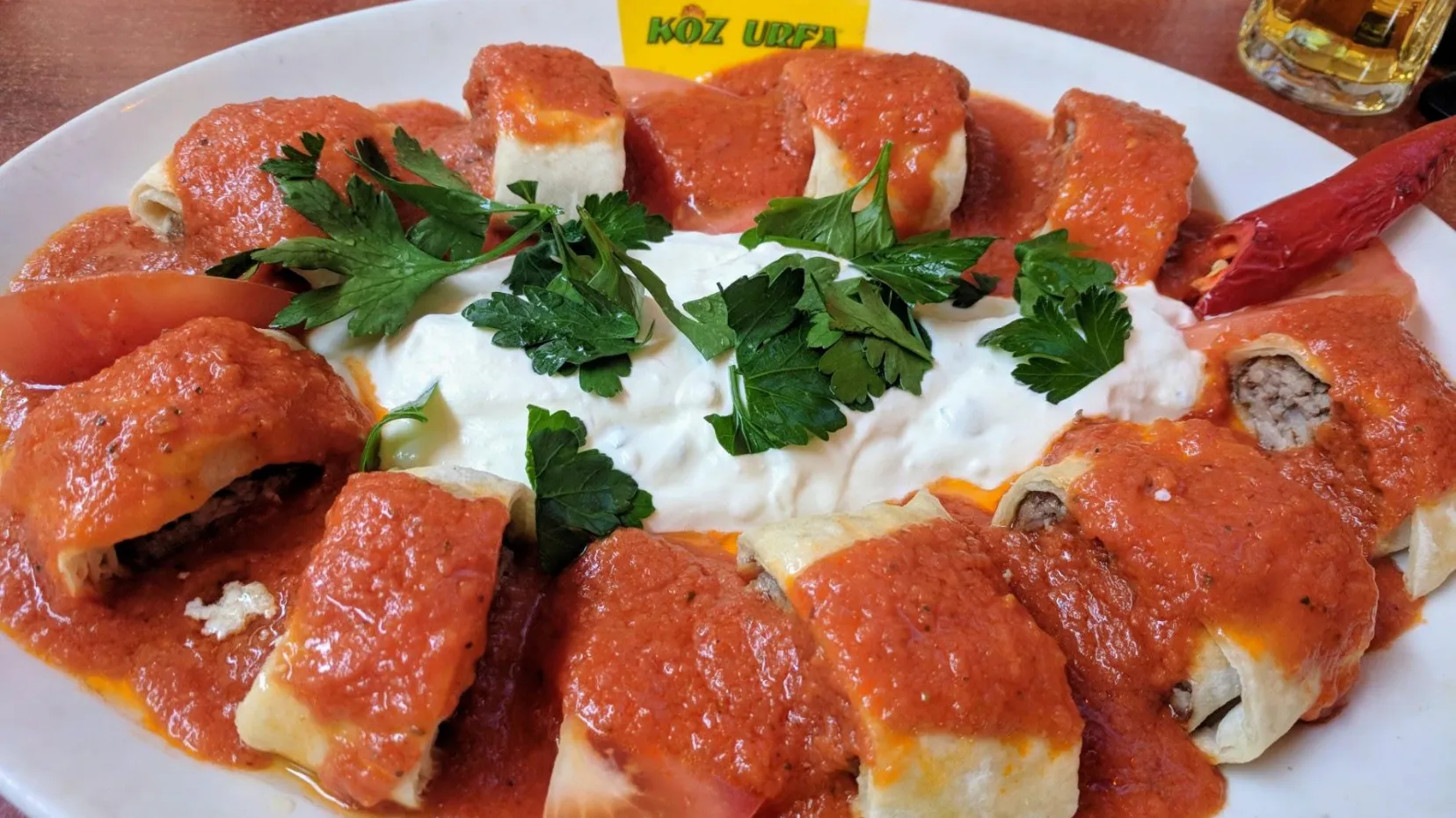 Türkische Pide im Köz Urfa Altona, eine Spezialität, die deutsche Gaumen begeistert.