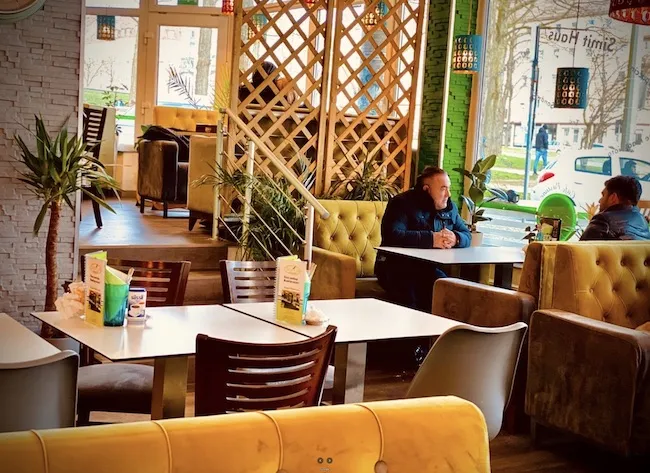 Türkische Süßigkeiten und Gebäck im Öz-Tat Café