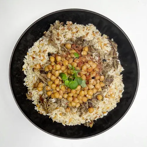 Türkischer Reis-Pilaw in Knochenbrühe