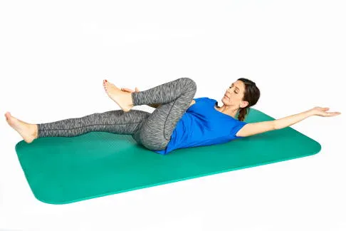 Übung zur Kräftigung der schrägen Bauchmuskulatur