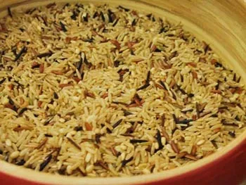 Ungeschälter brauner Reis mit vielen Ballaststoffen