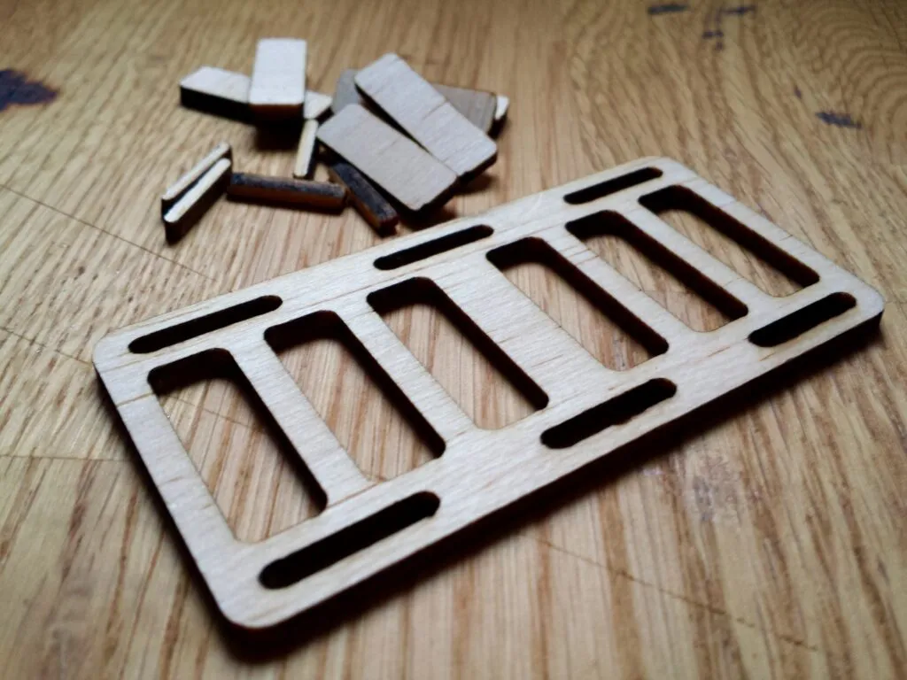 Unterschied zwischen Standard- und FAC-Linse bei Lasergravierern