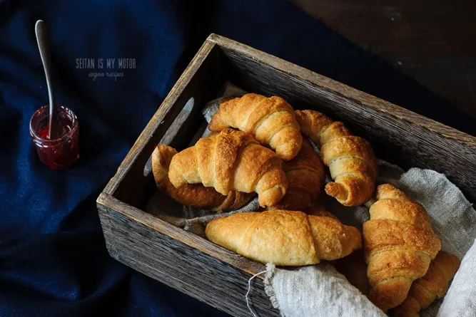 Vegane Croissants mit Margarine oder Kokosöl