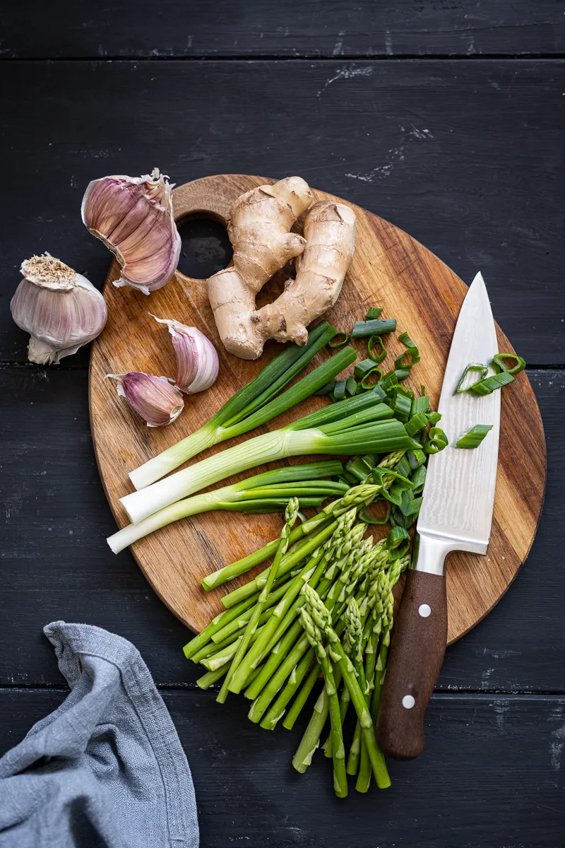 Vegane gesunde Rezepte Sriracha Asia Nudeln