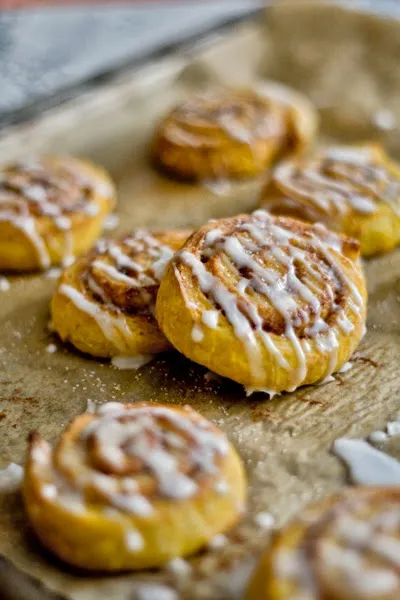 Vegane Kürbis-Zimtschnecken