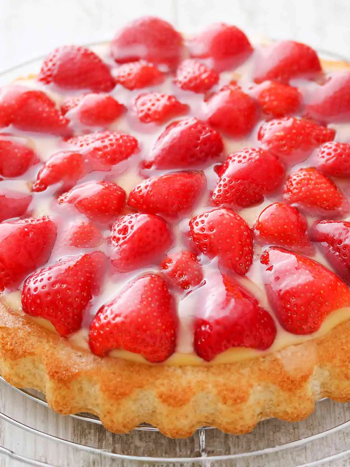 Veganer Erdbeerkuchen (Biskuit mit Pudding)