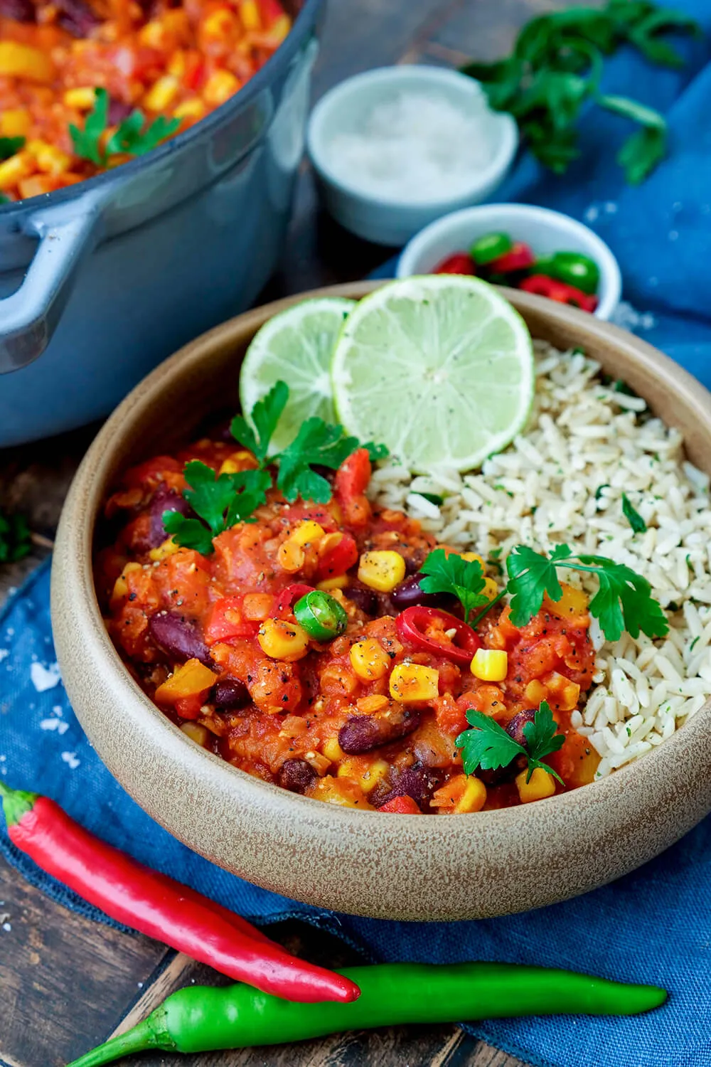 Vegetarisches Chili Rezept mit Linsen und Koriander