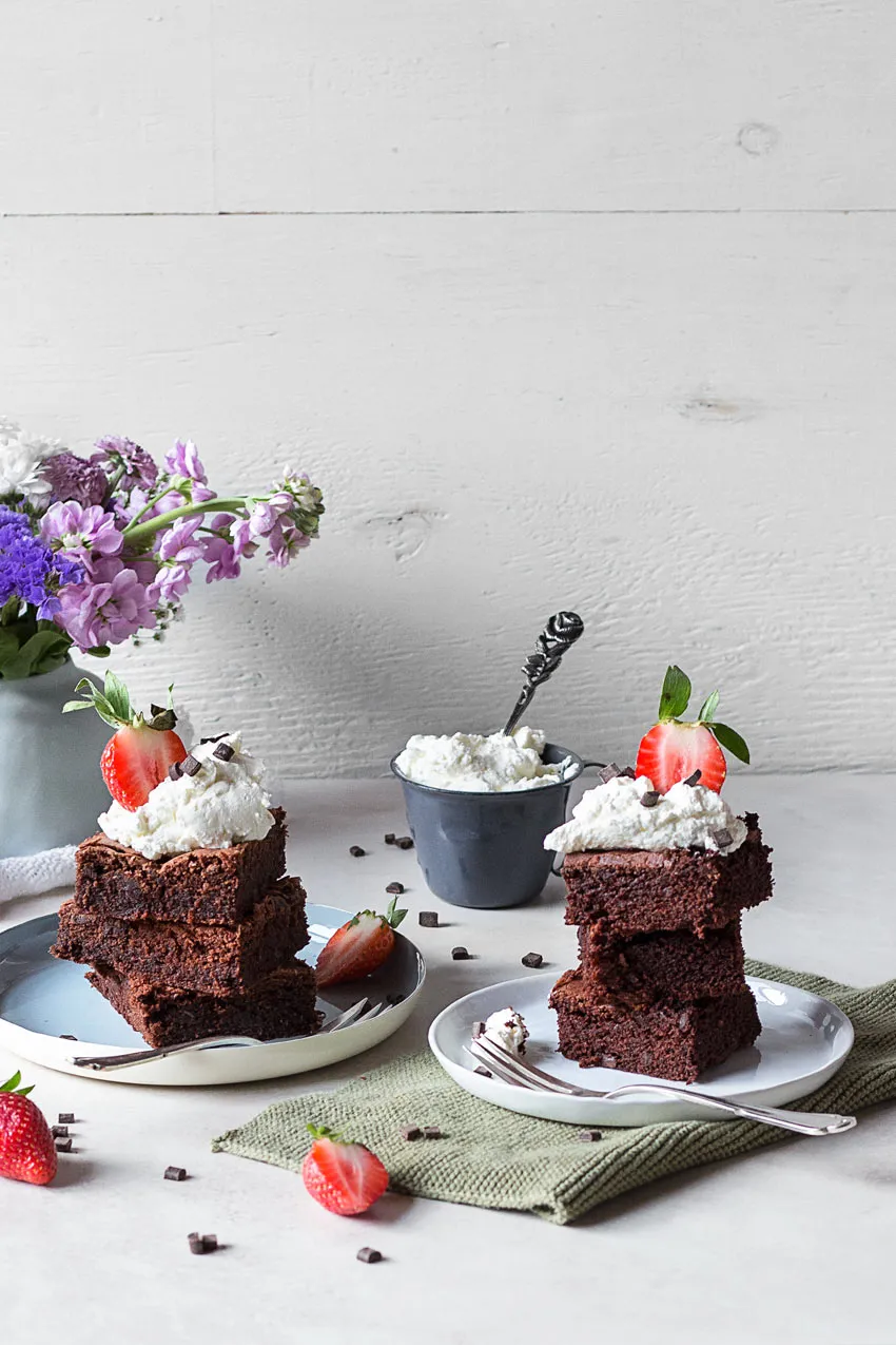 Vergleich zweier Verpackungen von Backmischungen, beispielhaft für das Edeka-Sortiment