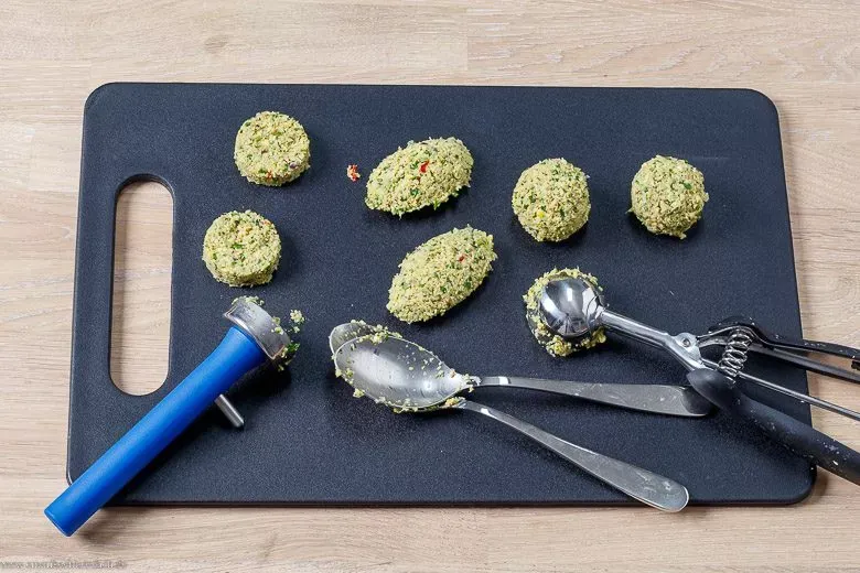 Verschiedene Formen von Falafel: Bällchen, Taler, Nocken