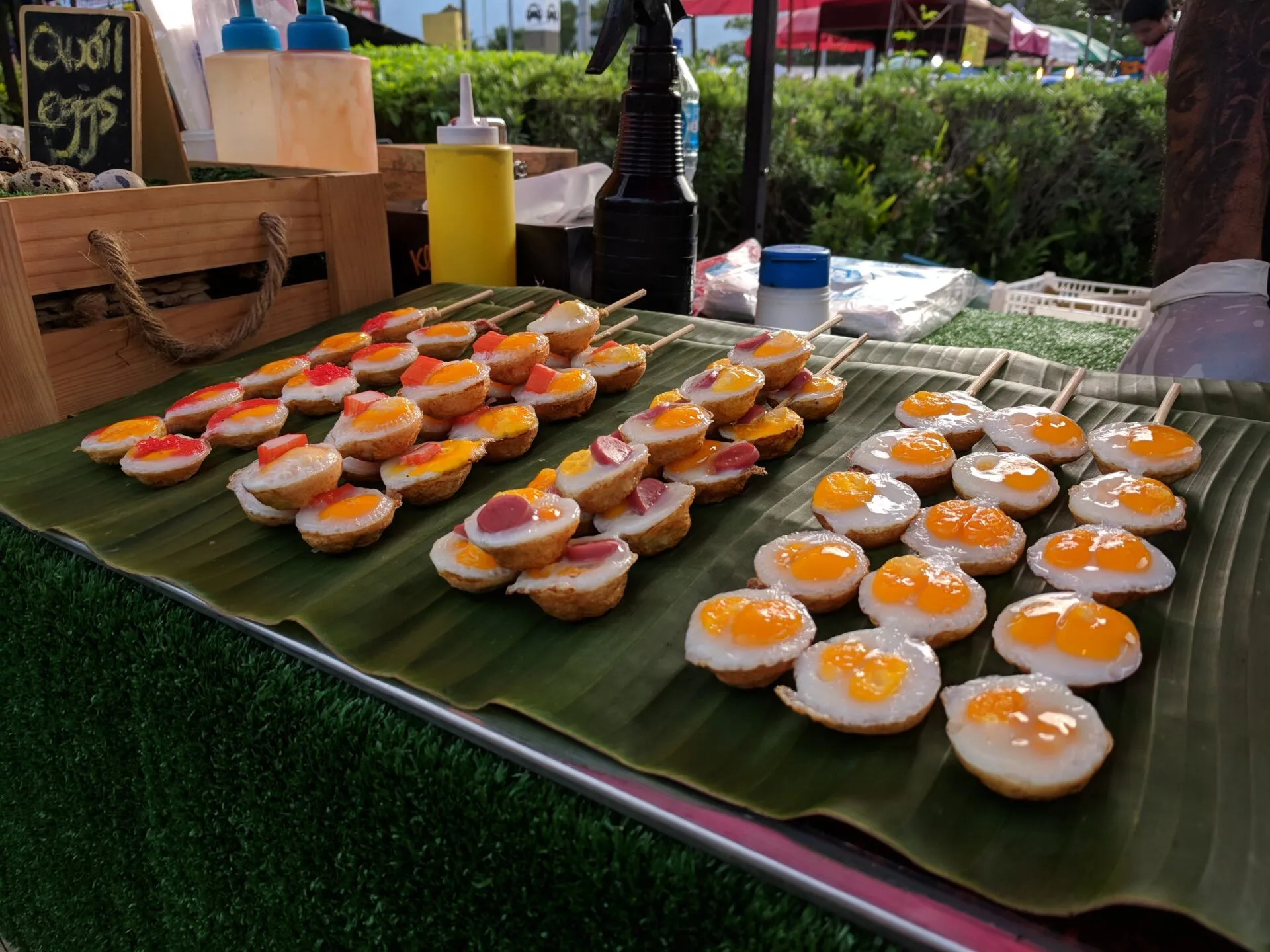 Verschiedene Zubereitungen von Wachteleiern auf Koh Samui