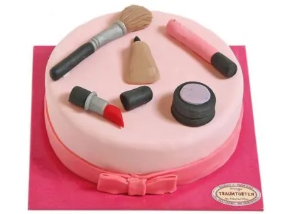 Vielfältige Frauentorten mit kreativen Designs für besondere Anlässe