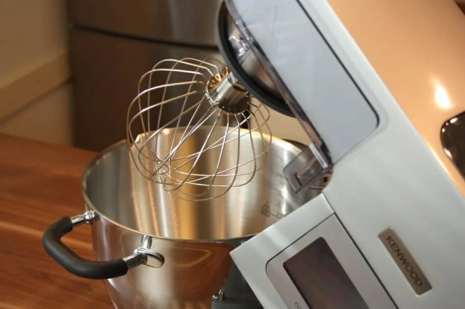 Von oben in den Topf, das ist die technisch elegantere und klassische Lösung