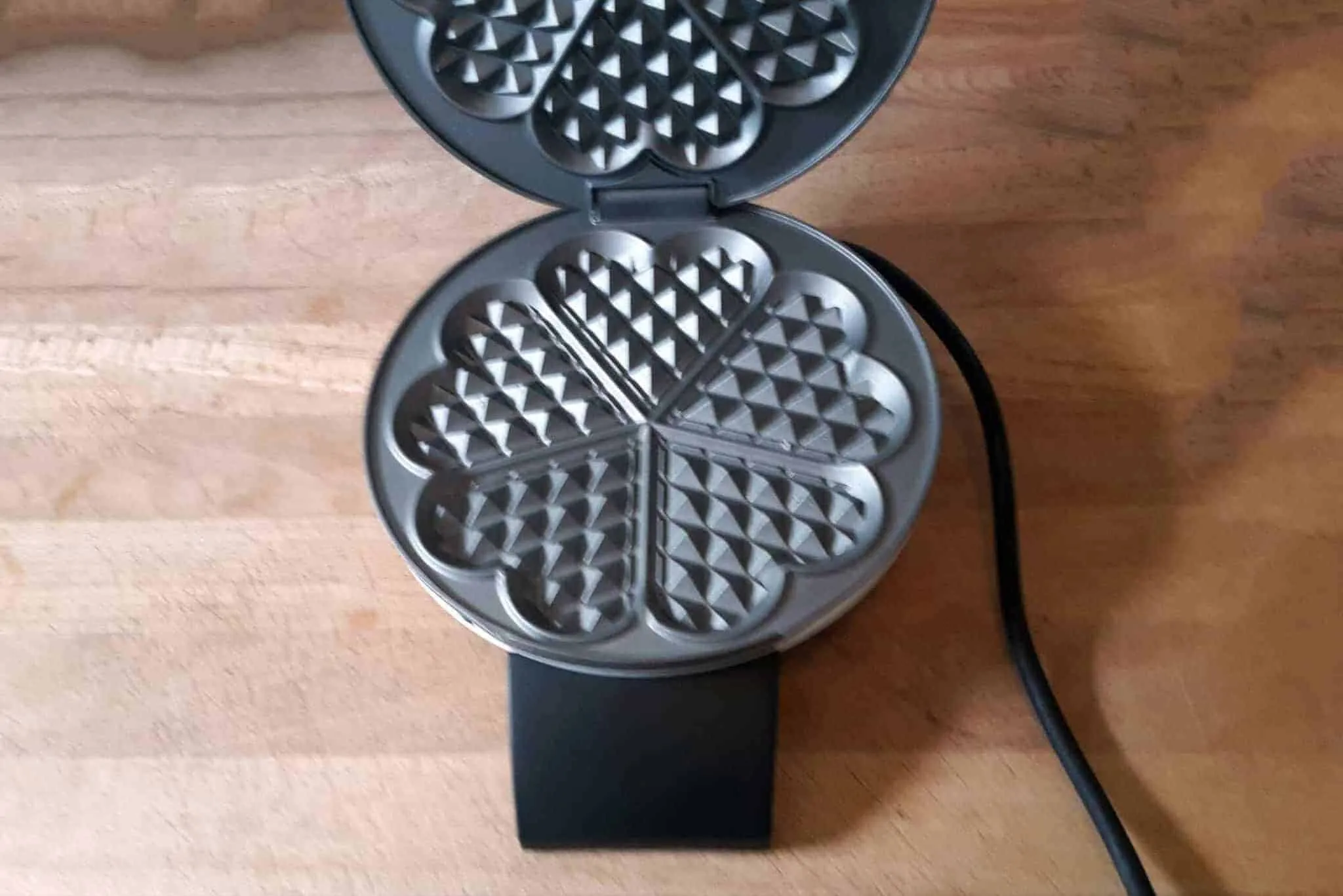 Waffeleisen Test: Cloer 1621 Waffeleisen mit geöffnetem Deckel