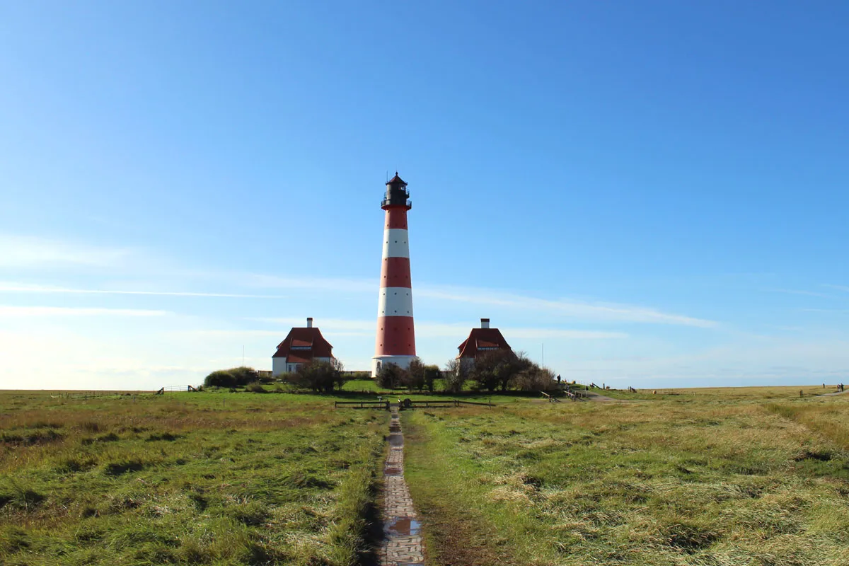 Wahrzeichen der Halbinsel Eiderstedt: der Westerhever Leuchtturm