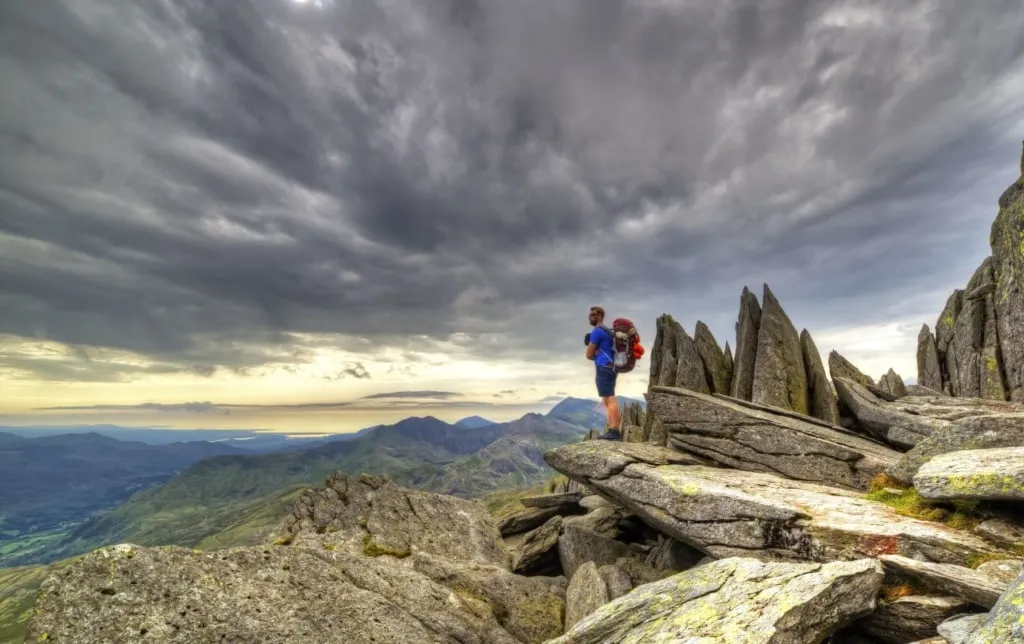 Wanderer im Snowdonia Nationalpark in Wales
