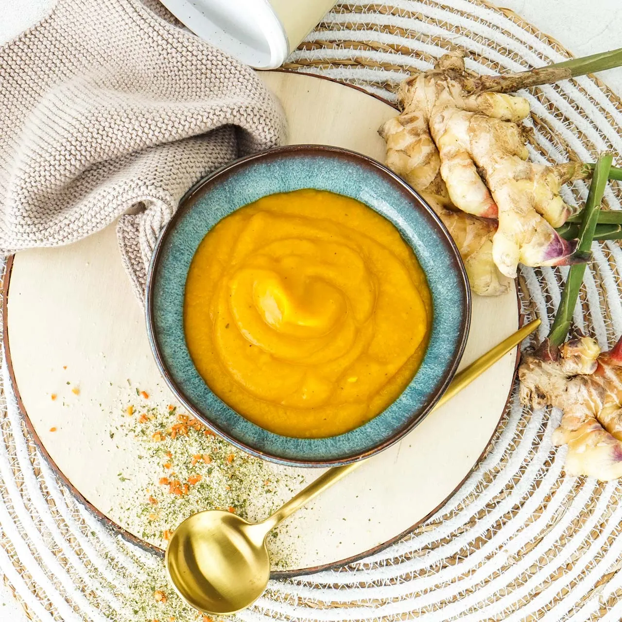 Wärmende Hokkaido-Kurkuma-Suppe, ein beliebtes Basenfasten Rezept für kühle Tage