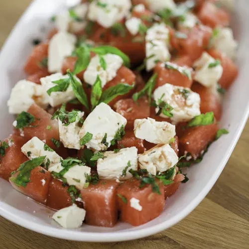 Wassermelonen-Salat mit Weißkäse