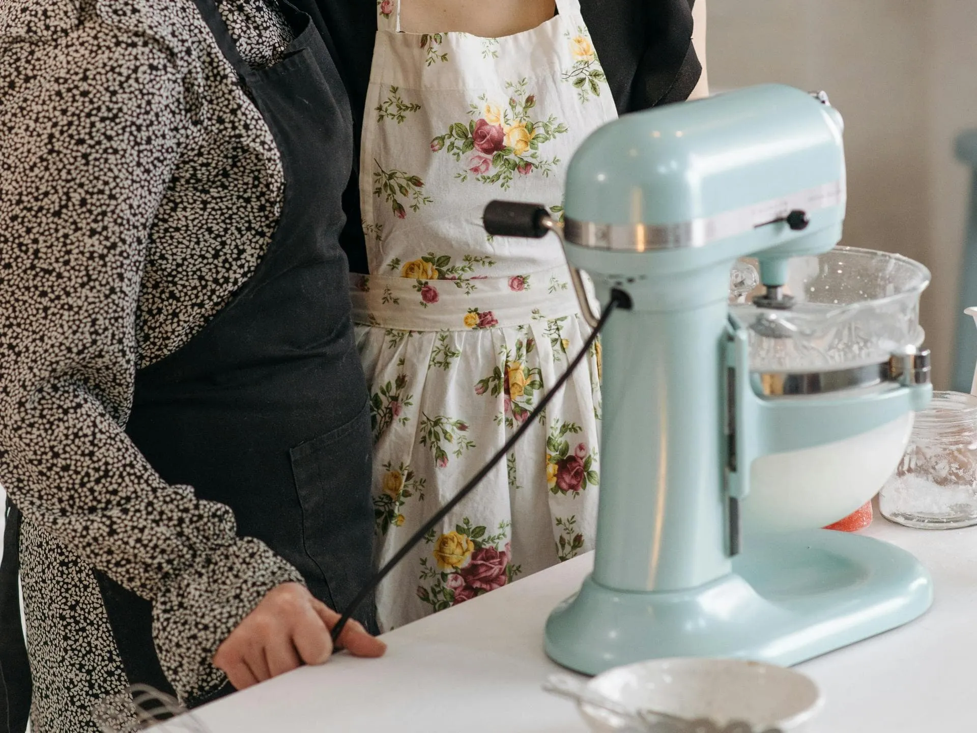 Weihnachtsgeschenke Küchengeräte: Eine stilvolle Küchenmaschine in Rot