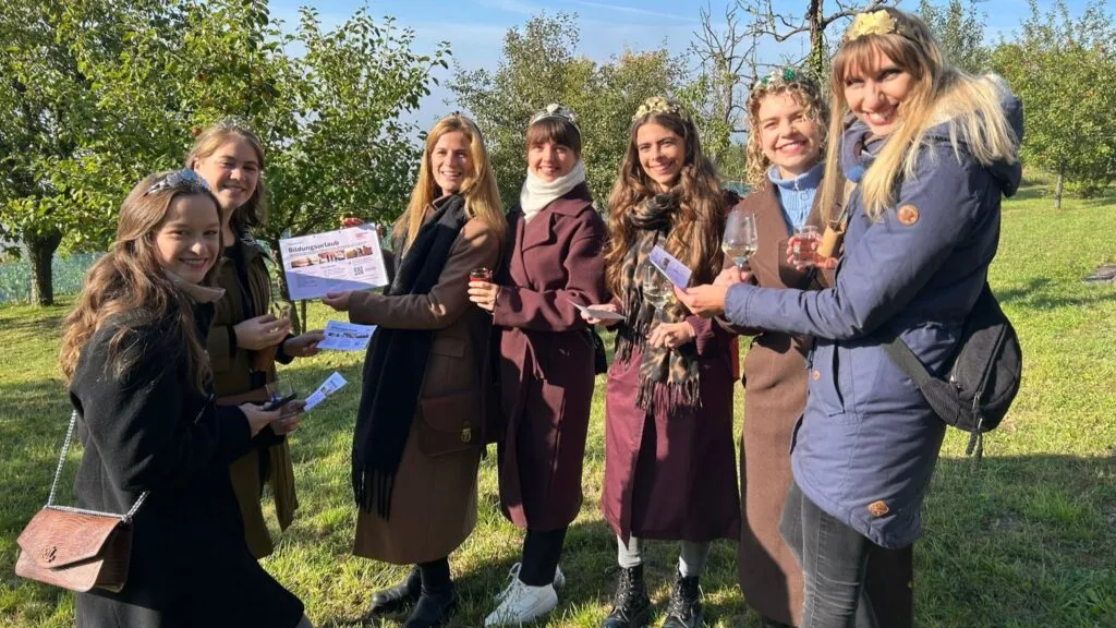 Weinprinzessinnen sprechen über Bildungsurlaub und Weiterbildungsmöglichkeiten