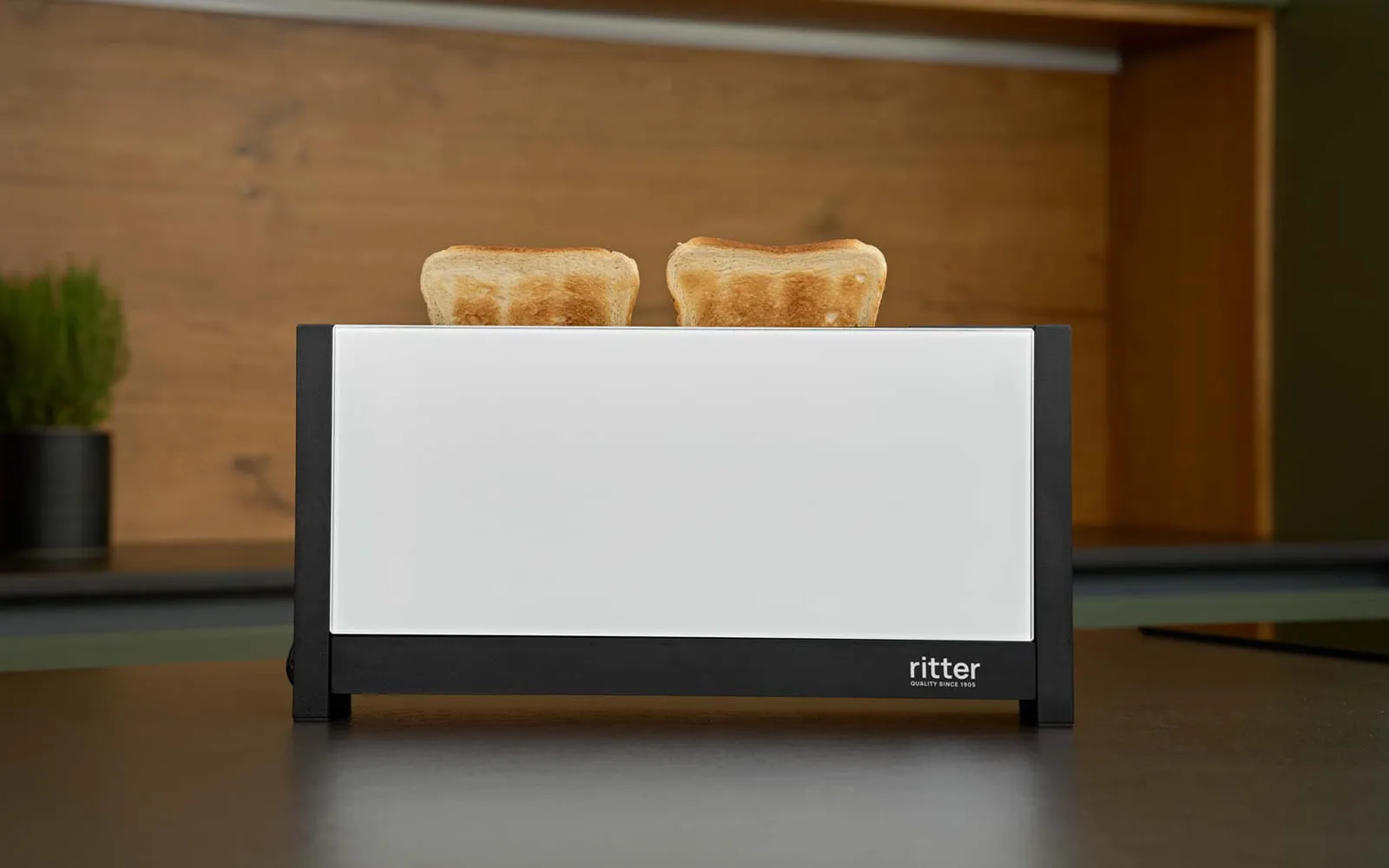 Weißer ritterwerk Toaster beim Toasten