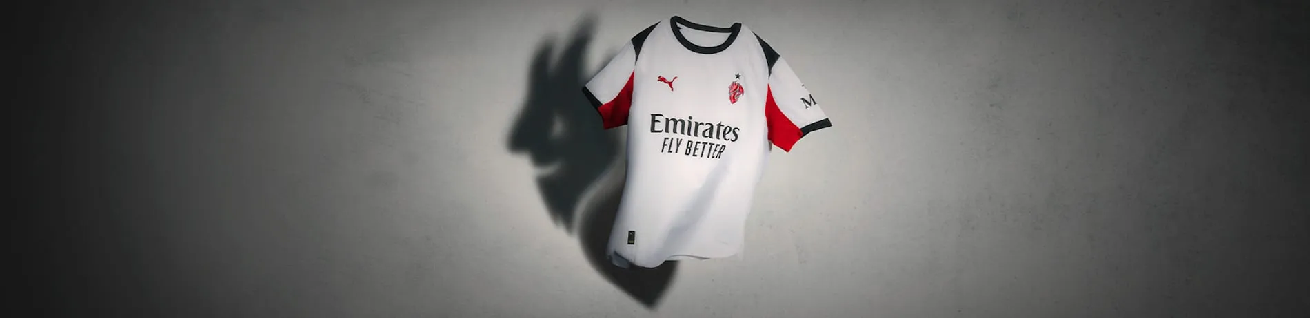 Weißes AC Milan Auswärtstrikot 25/26 mit ikonischen roten und schwarzen Akzenten für Herren.