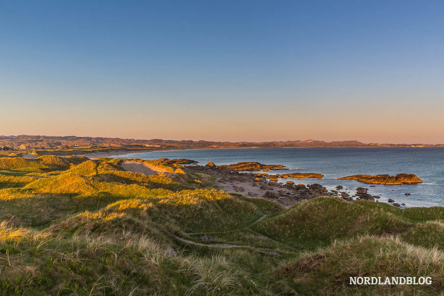 Weite, oft menschenleere Sandstrände bei Brusand, eine idyllische Kulisse für Reisetipps Südnorwegen