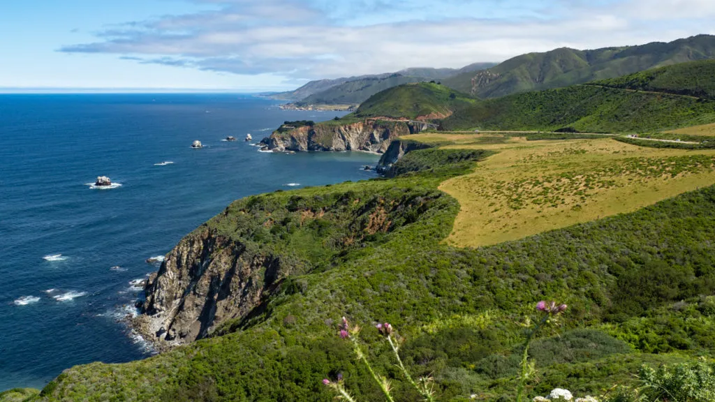 Weiterer Ausblick entlang der Straße.