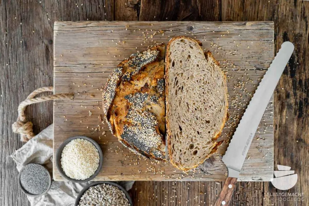 Weltmeisterbrot mit Saaten und krachender Kruste