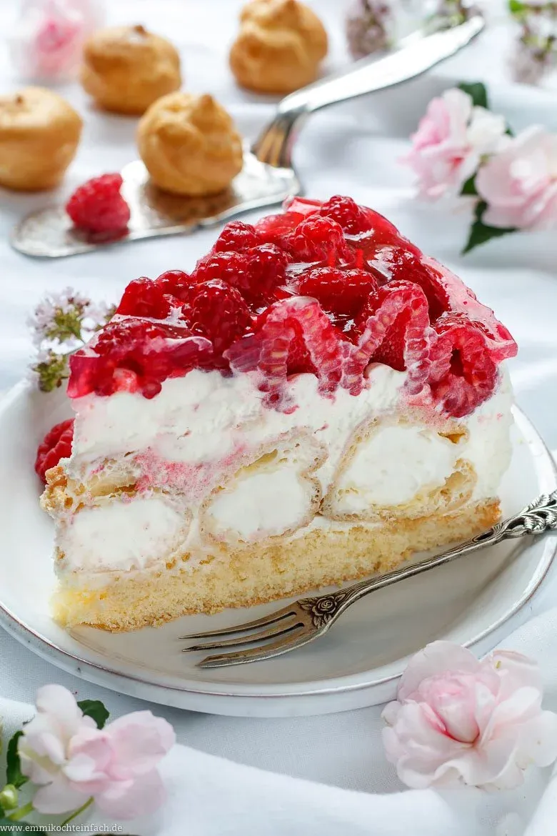 Windbeuteltorte mit Beeren - www.emmikochteinfach.de