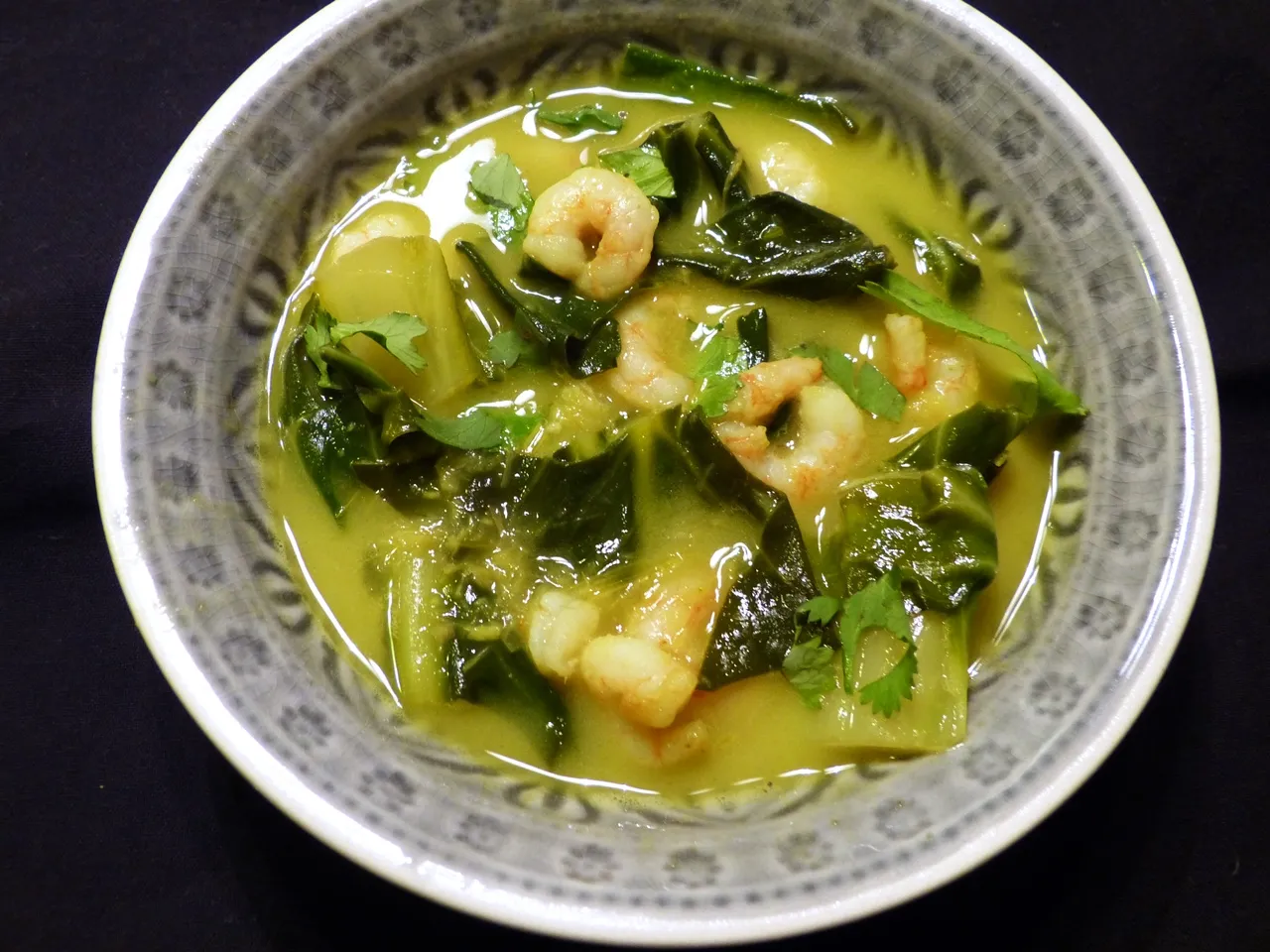 Würziger Garnelen-Curry mit Mangold und Kokosmilch, ein schnelles Alltagsgericht