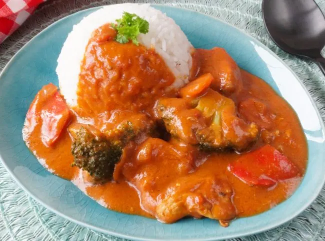 Würziges Curry Geschnetzeltes mit frischem Gemüse