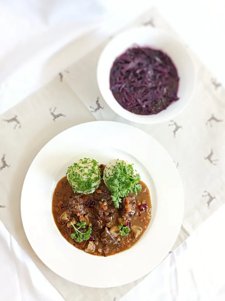 Würziges Rehragout – ein traditioneller Wildgenuss