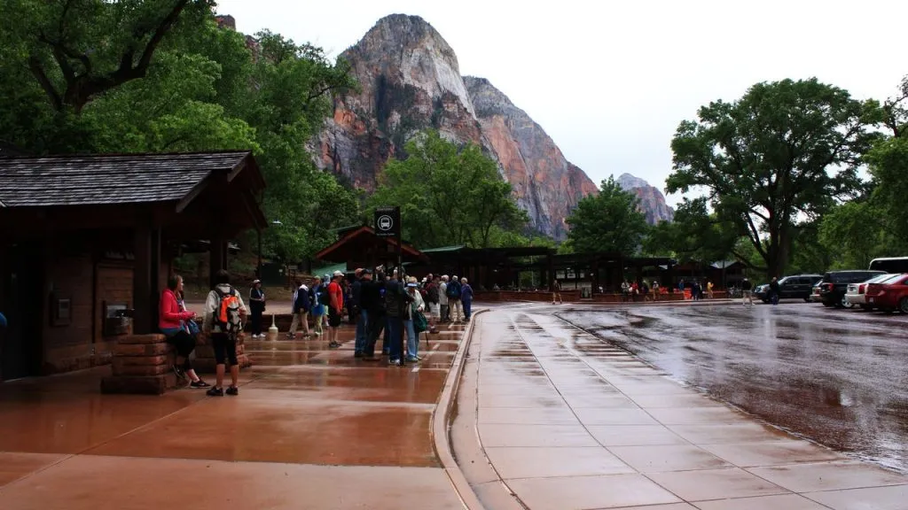 Zion Shuttle Bus im Regen