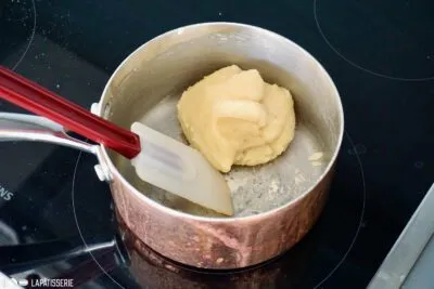 Zubereitungsschritt 3: Brandmasse abrösten für die Böden der Flockensahnetorte