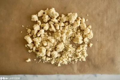 Zubereitungsschritt 5: Streusel für die Flockensahnetorte zubereiten