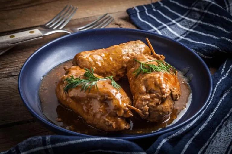 Zubereitungsschritte für hausgemachte Rouladen mit Speck und Gurken