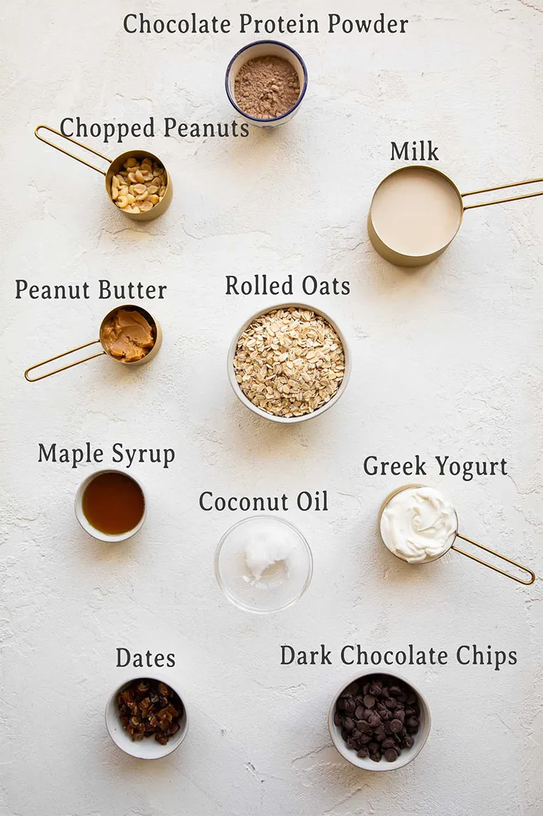 Zutaten für das Rezept Snickers Overnight Oats.