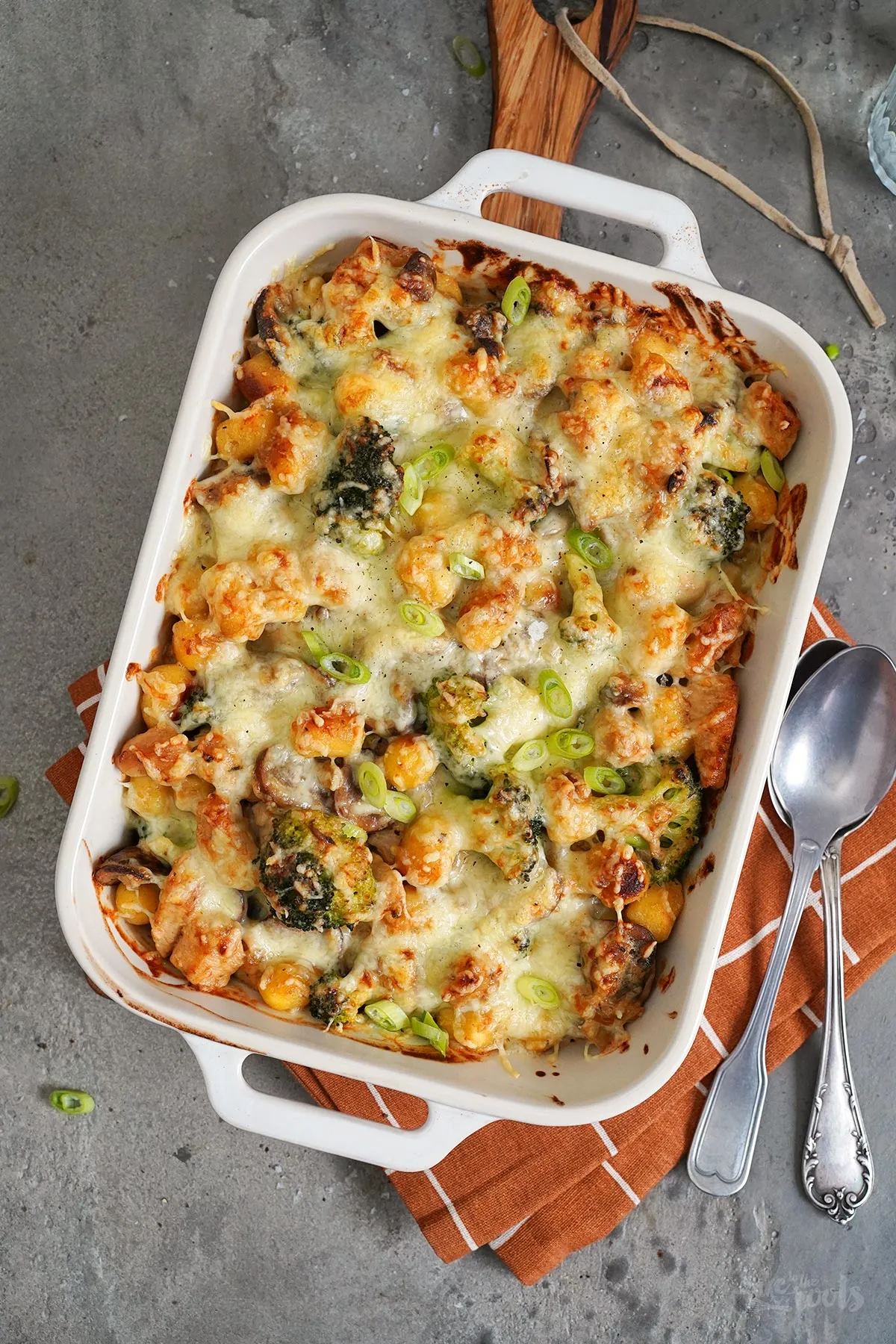 Zutaten für einen herzhaften Brokkoli Auflauf mit Hähnchen und Gnocchi