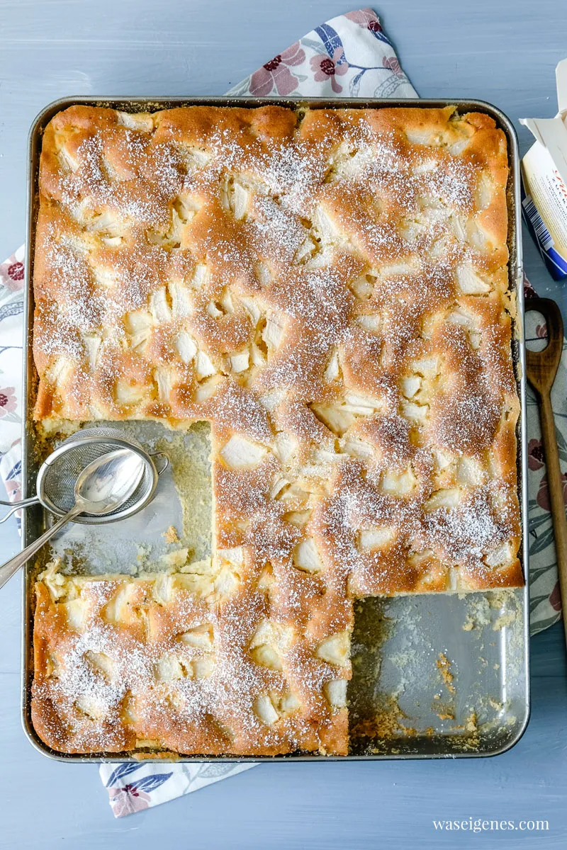Zutaten für einen schnellen Apfelkuchen vom Blech