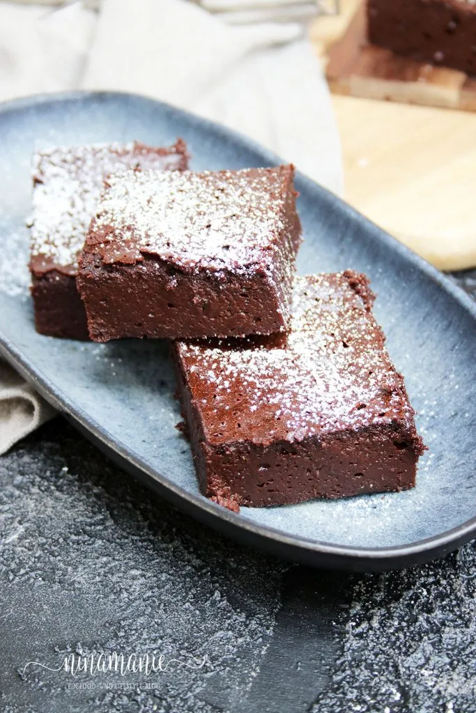 Zutaten für glutenfreie Brownies: Eier, Zucker, Butter, Zartbitterschokolade