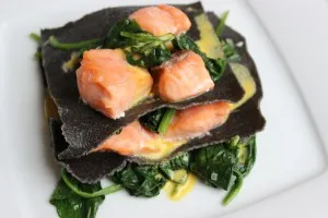 Zutaten für hausgemachte schwarze Lasagneplatten