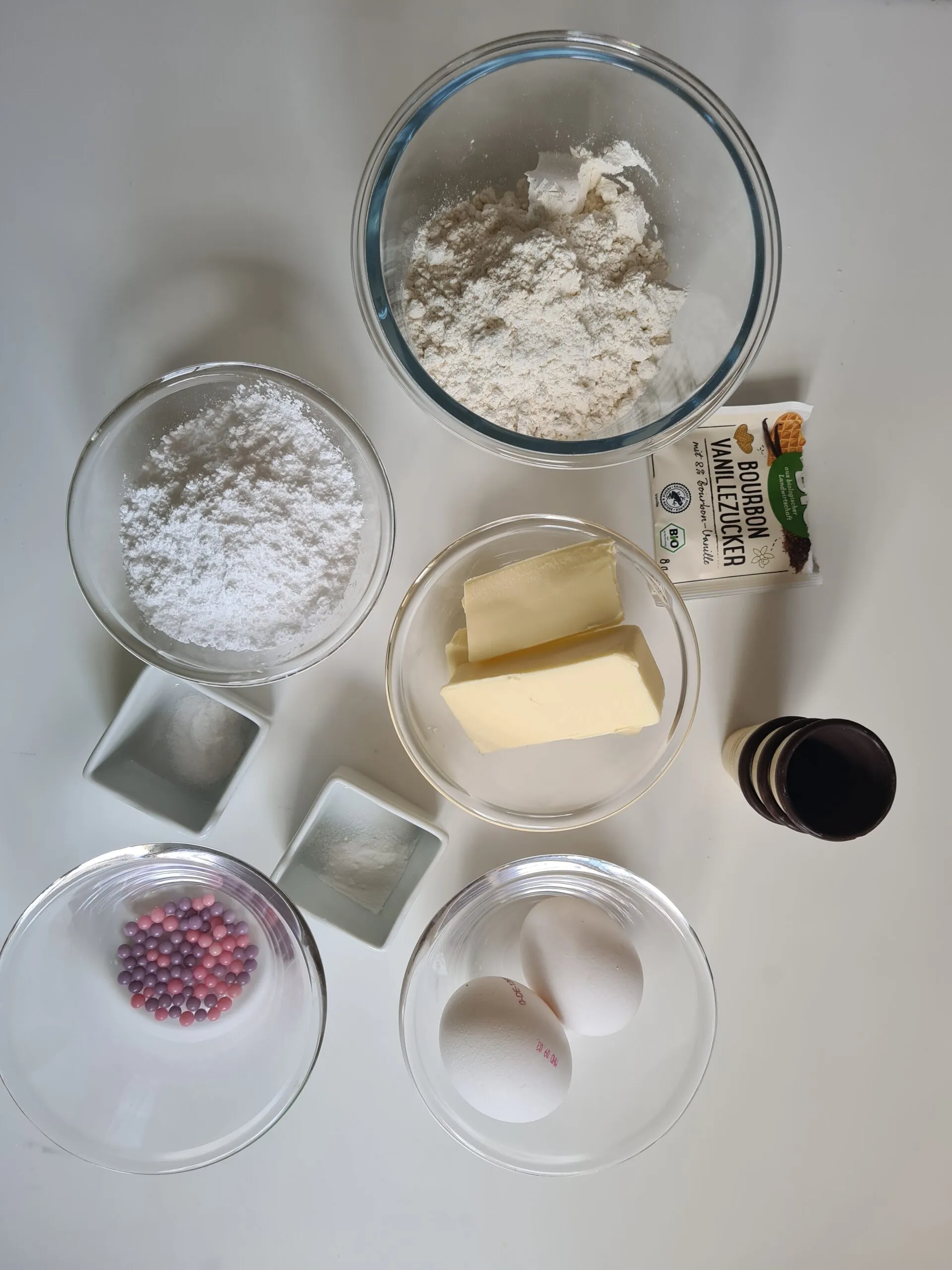 Zutaten für schnelle Waffelbecher-Küchlein für Kindergeburtstag