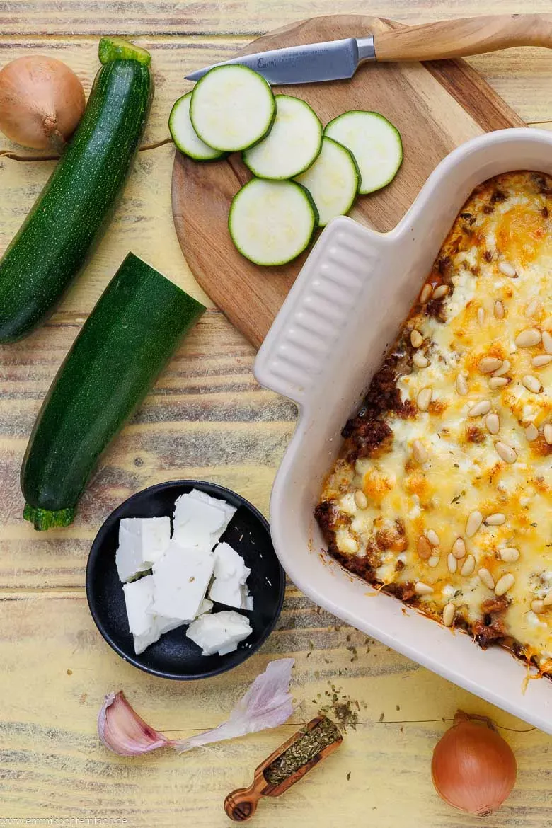 Zutaten für Zucchini-Auflauf mit Hackfleisch und Feta