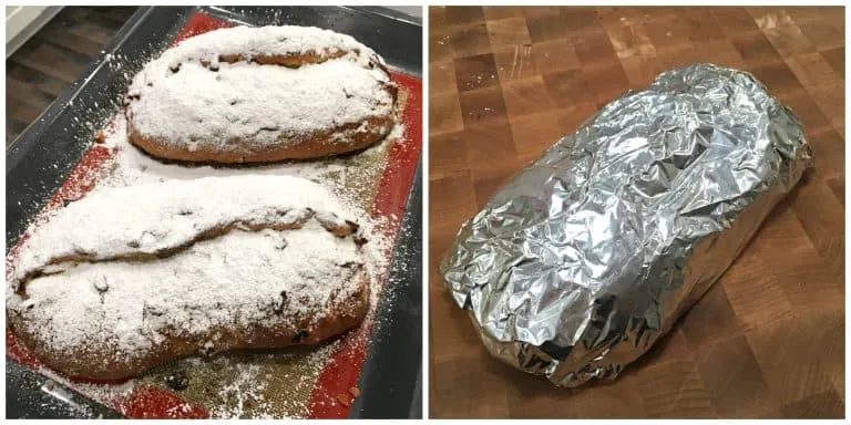 Zwei fertig gebackene und mit Puderzucker bestäubte Stollen, auf einem Gitterrost liegend.